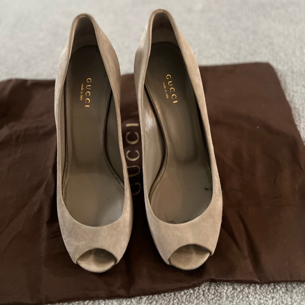 Gucci open toe suede gray pumps - size 8 US, 38 IT